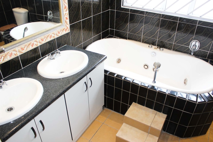 3 Bedroom Property for Sale in Belhar Western Cape